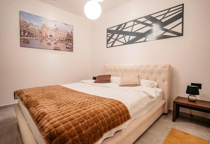 Magico Rooms & Apartments