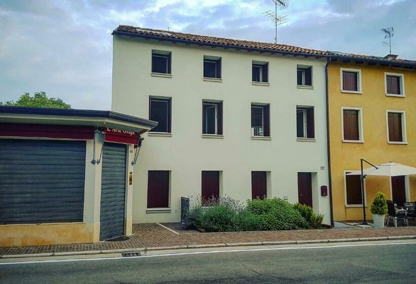 تختخواب و صبحانه Pie Castello