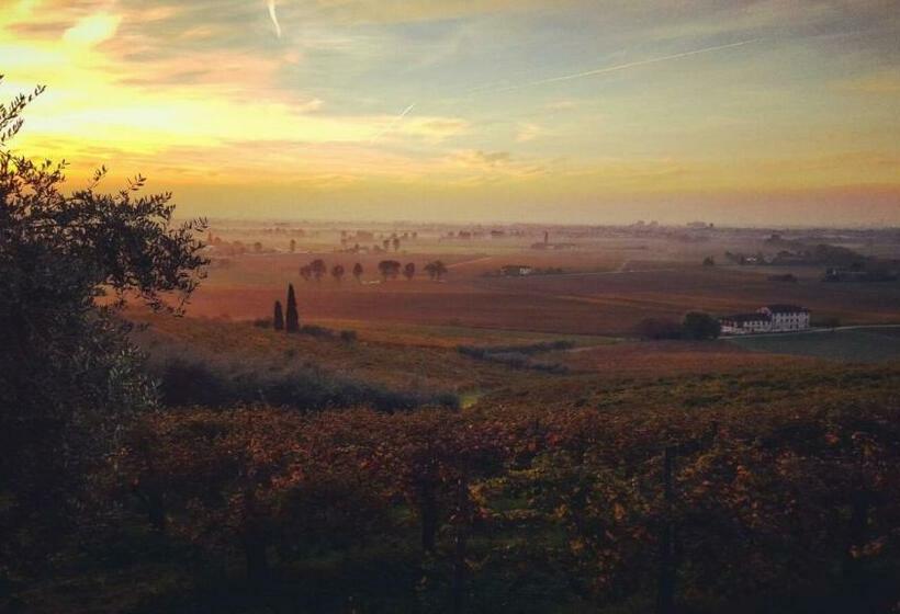 تختخواب و صبحانه Pie Castello