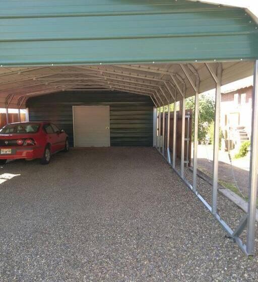 Bed and Breakfast Quiet Full Size Bed Close To Town 420 Friendly