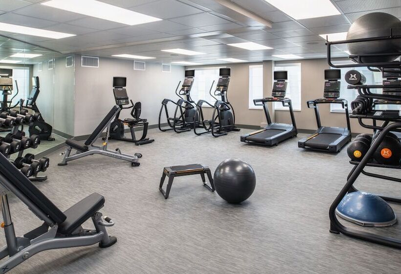 هتل Courtyard By Marriott Santa Cruz
