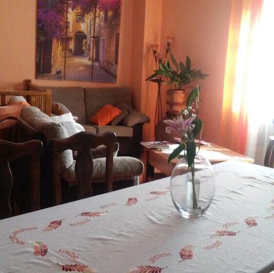 Apartamentos & Casa Rural Boada Con Jardin Interior Y Barbacoa