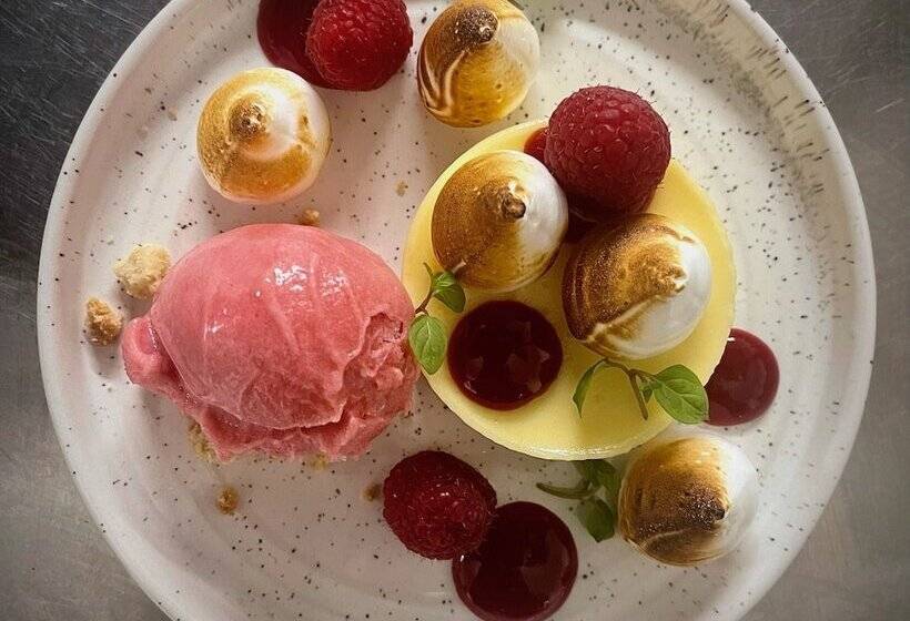 فندق The Boarding House