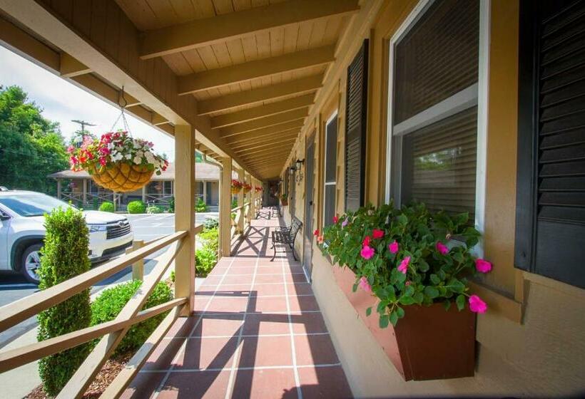 فندق صغير Mountainaire Inn And Log Cabins