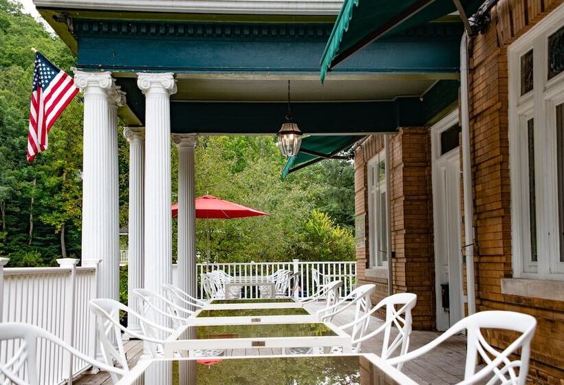 Elk River Hotel & Cafe