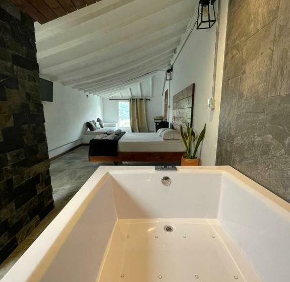 בית מלון כפרי All Natural Glamping