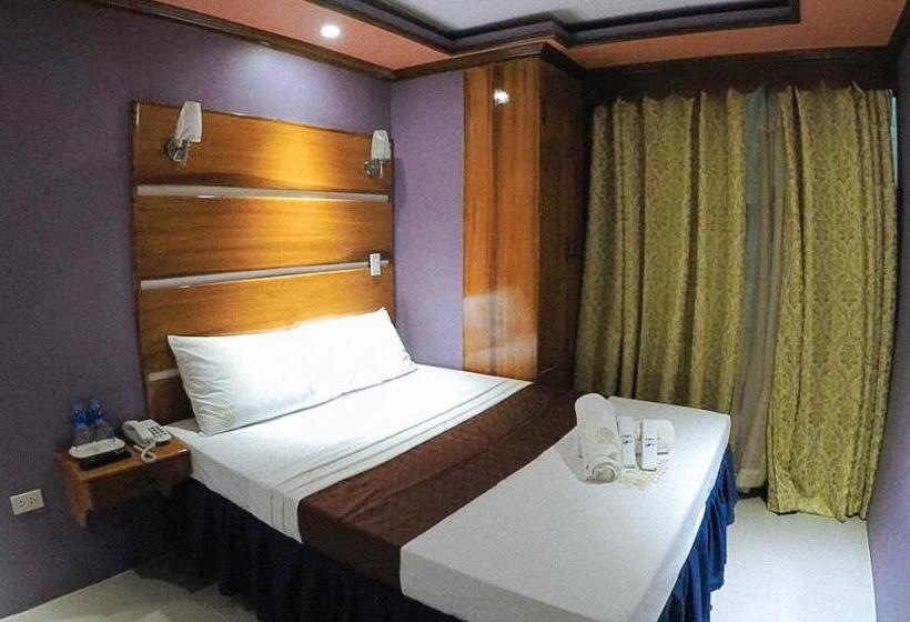 Reddoorz Plus @ Taj Hotel Tuguegarao