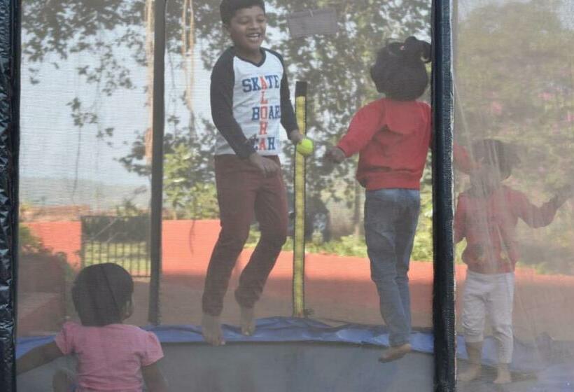 فندق صغير Pinacle Inn