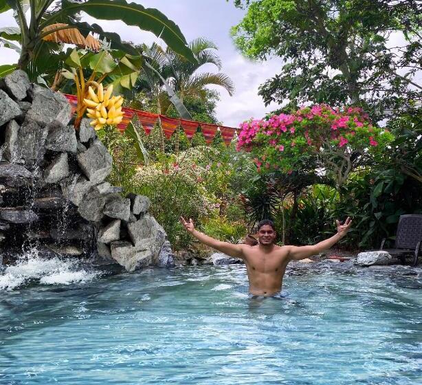 هتل Hosteria El Edén De Maria Isabel