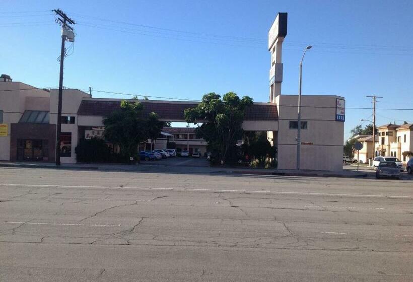 فندق على الطريق New Century Inn