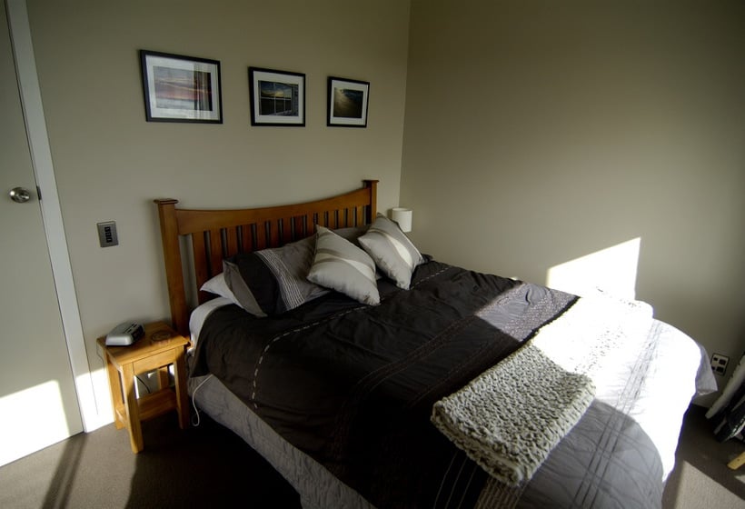 Отель Breakers Boutique Accommodation