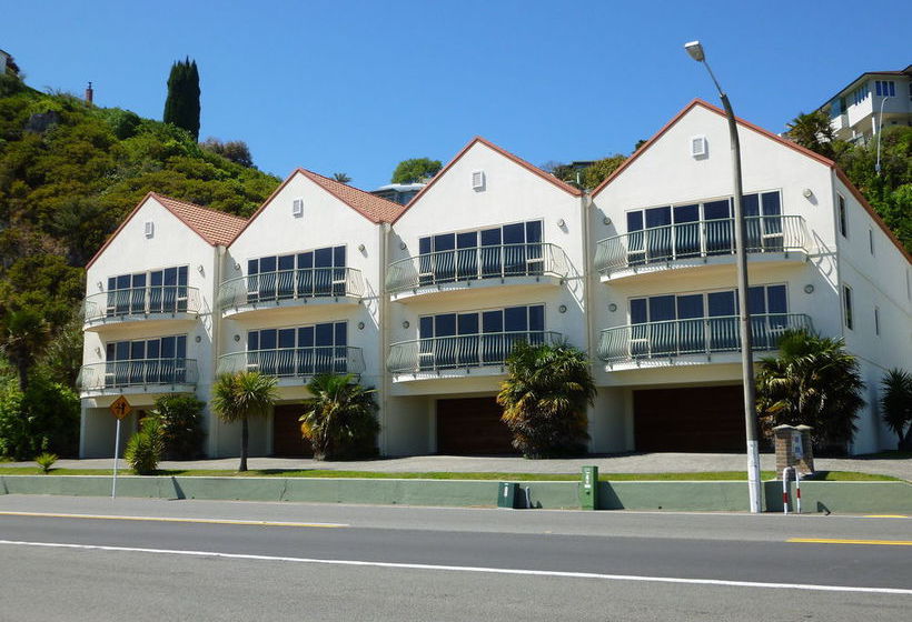 בית מלון כפרי Breakwater Apartments