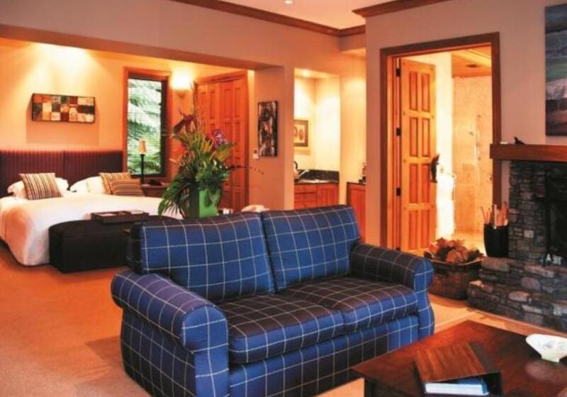 هتل Treetops Lodge & Estate
