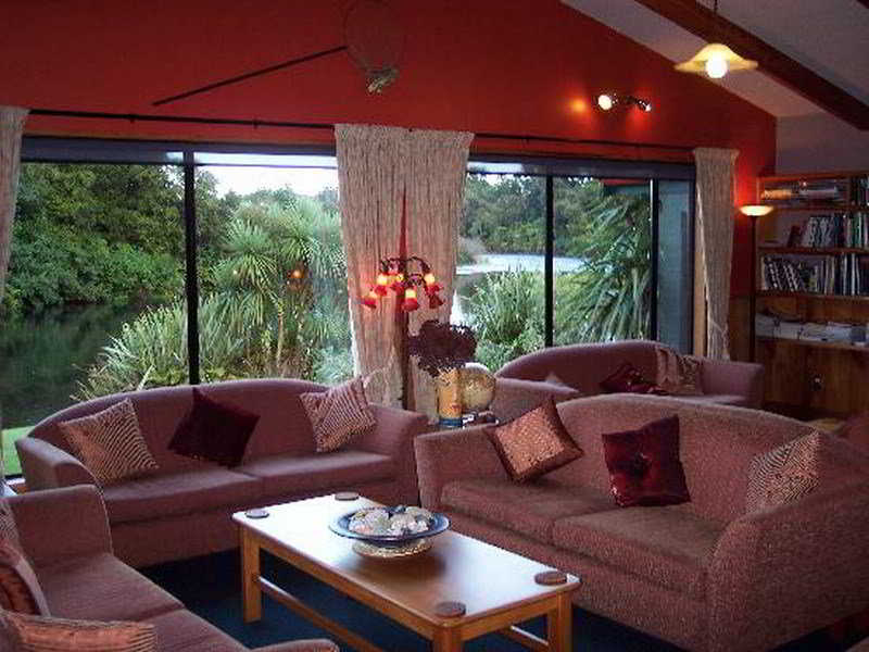 Отель Wilderness Lodge Lake Moeraki