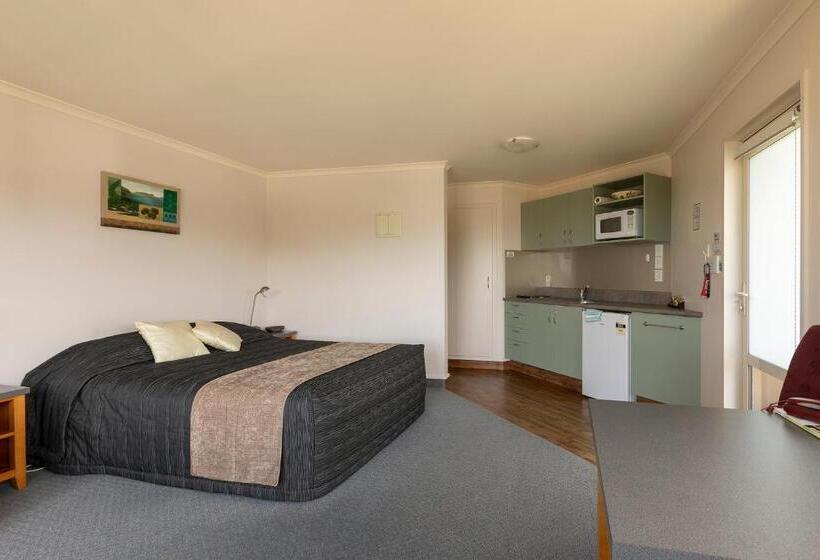 The Bay Motel