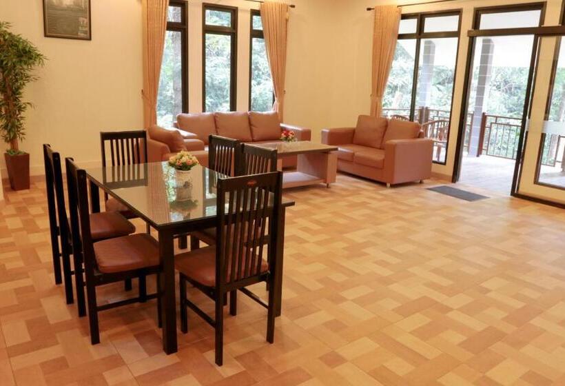 בית מלון כפרי Safari Resort