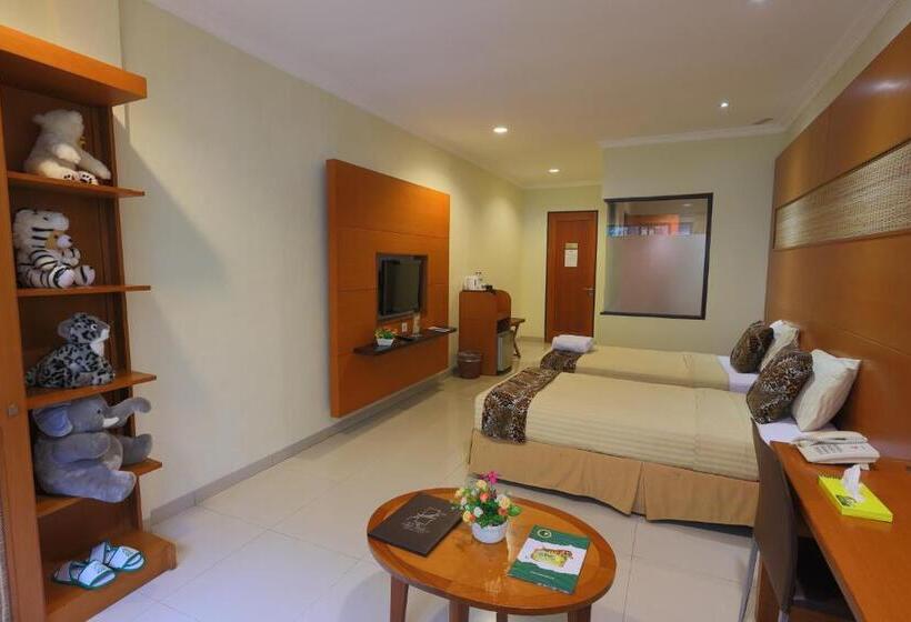 בית מלון כפרי Safari Resort