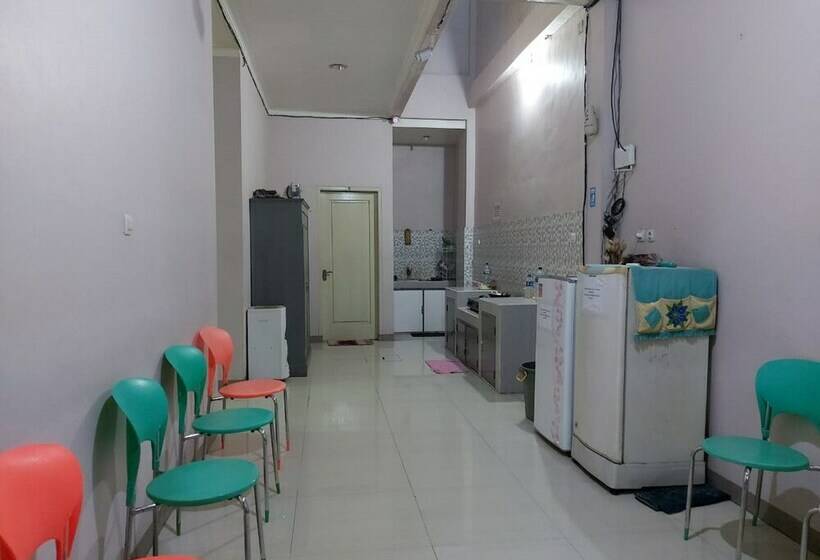 هاستل Zleepy Pondok Gramada