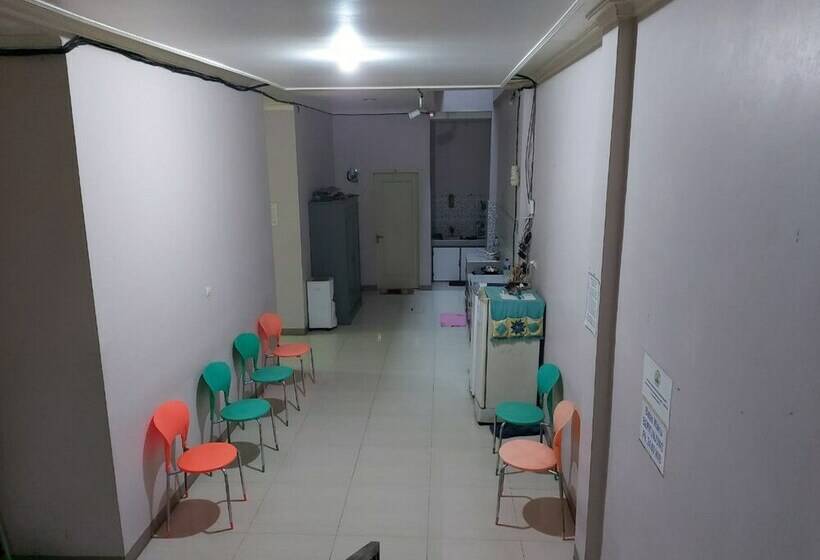 هاستل Zleepy Pondok Gramada