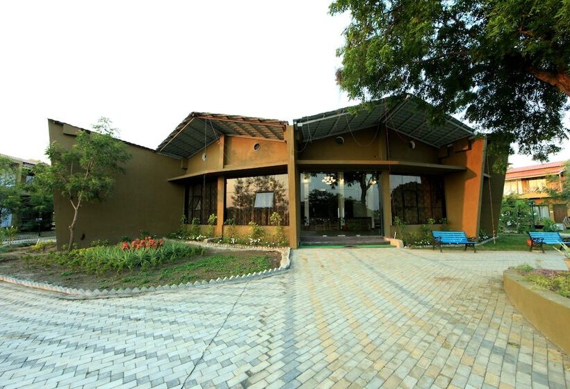 ホテル Chimur Tiger Resort At Tadoba