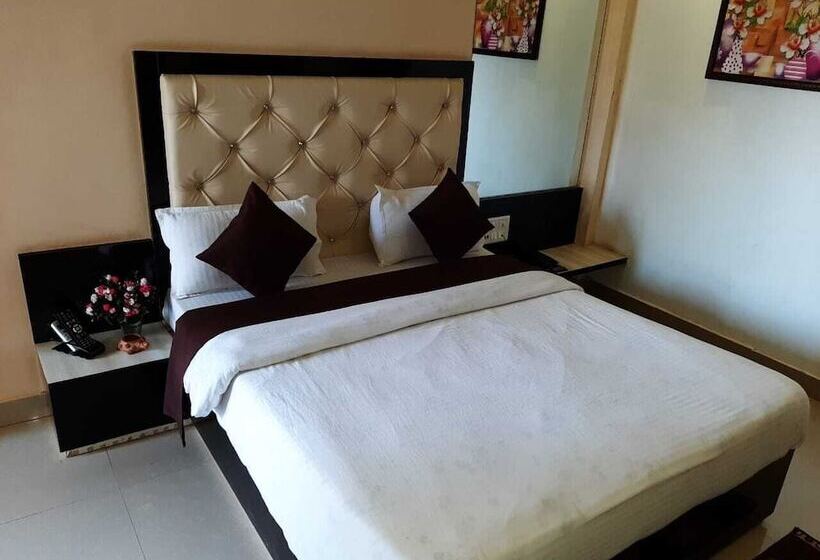 ホテル Khalsa Lake View Resort