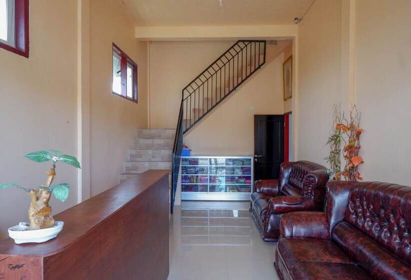 پانسیون Reddoorz @ Tomia Island Wakatobi