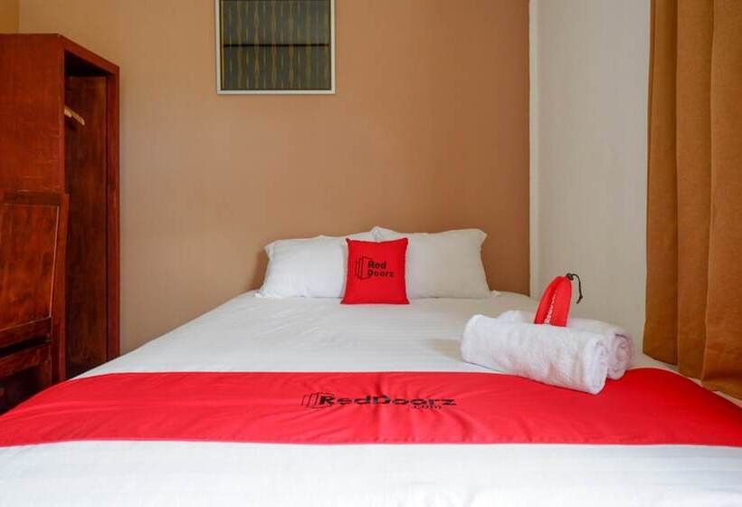 پانسیون Reddoorz @ Tomia Island Wakatobi