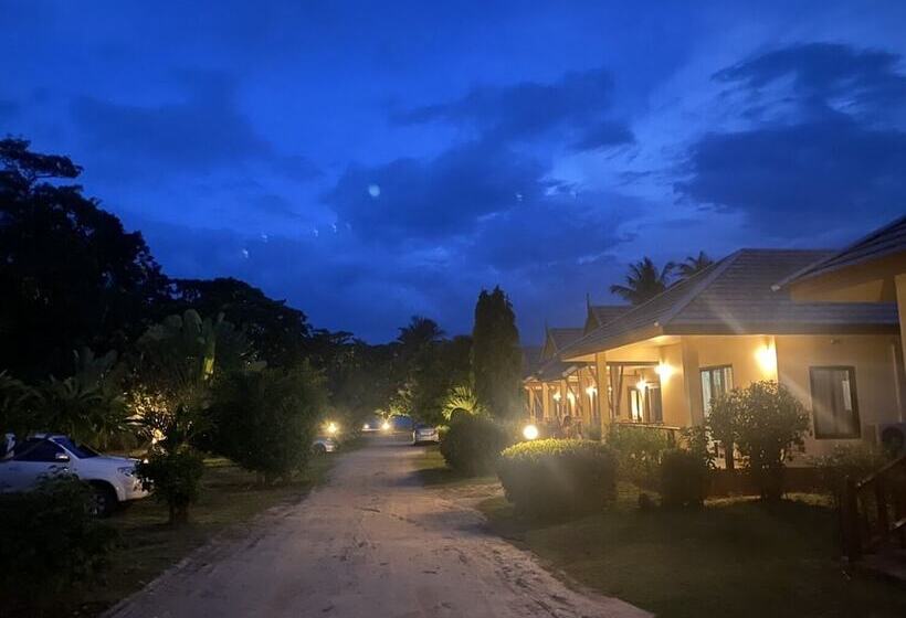 هتل Chaithalay Khanom Resort