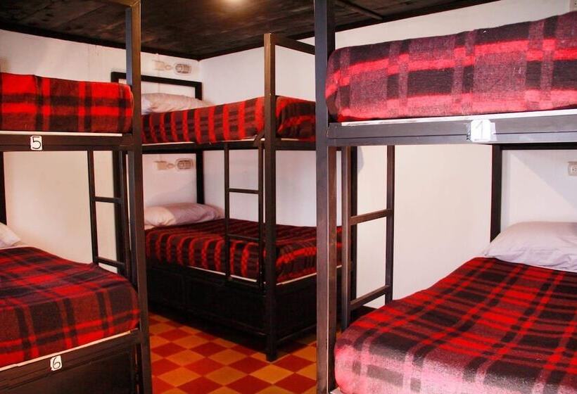 هتل Hostel Kaval Antigua
