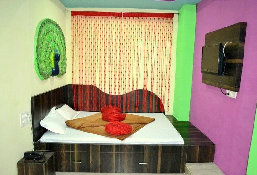ホテル Mrignayani Pachmarhi