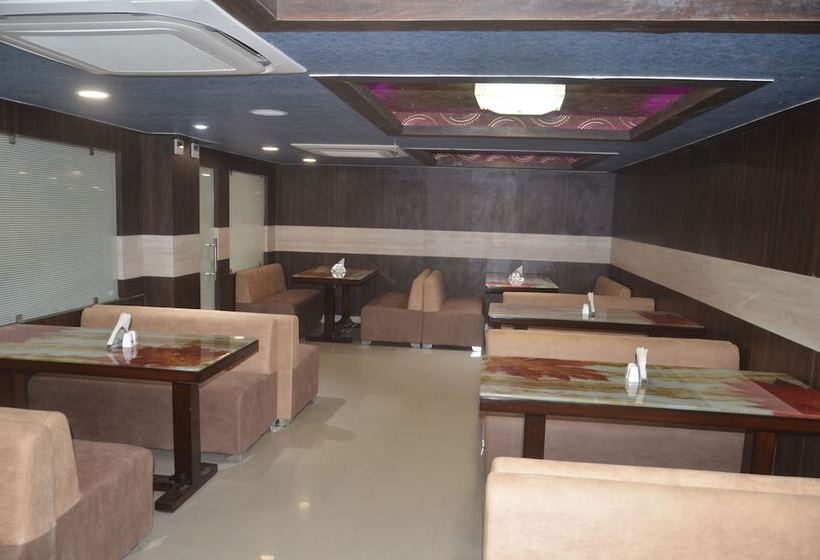 בית מלון כפרי Rajeev Regency