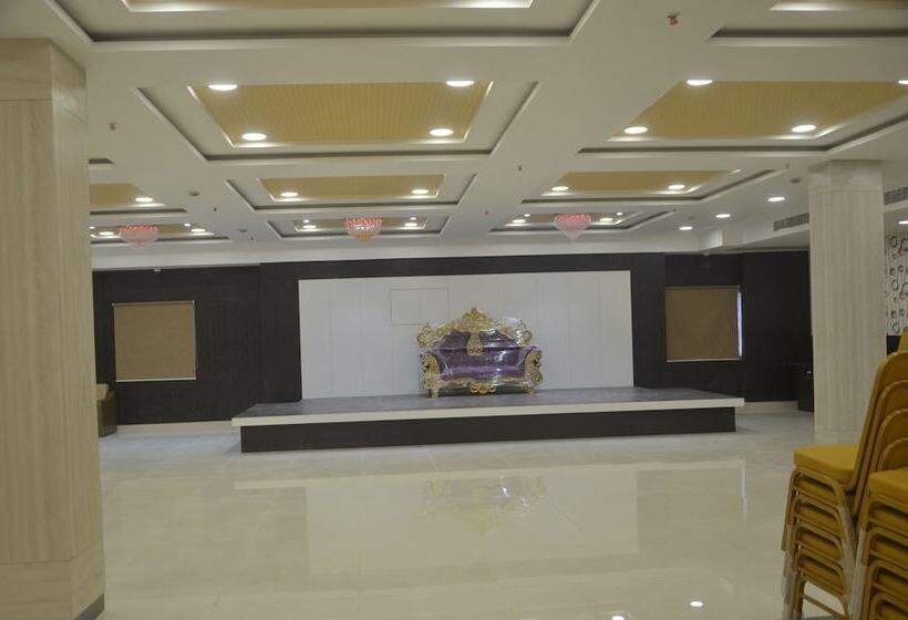 בית מלון כפרי Rajeev Regency