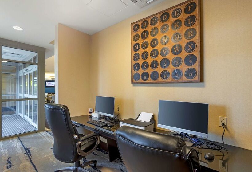 هتل Best Western Plus University Park Inn & Suites