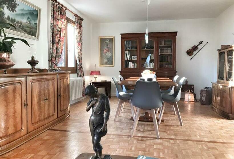 مبيت وإفطار Lindo Lugar   Just A 7 Minute Walk From The Airport