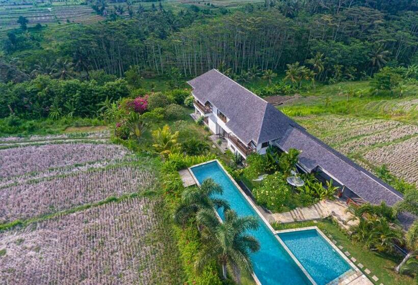 بنسيون Ganesha Villa Tabanan