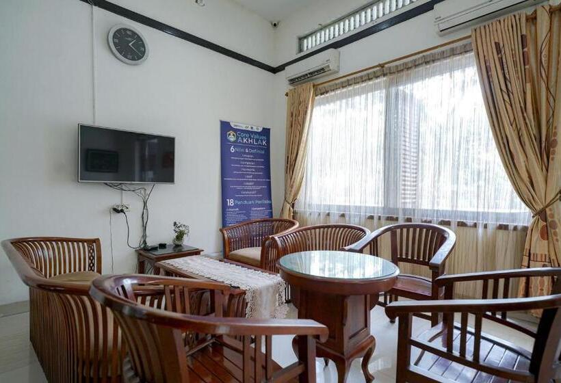 هتل Reddoorz @ Avros Guest House Medan