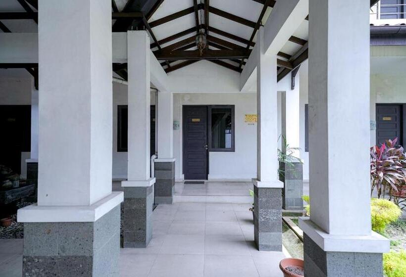 هتل Reddoorz @ Avros Guest House Medan