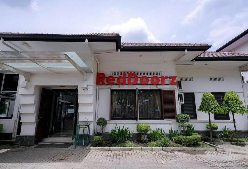 هتل Reddoorz @ Avros Guest House Medan