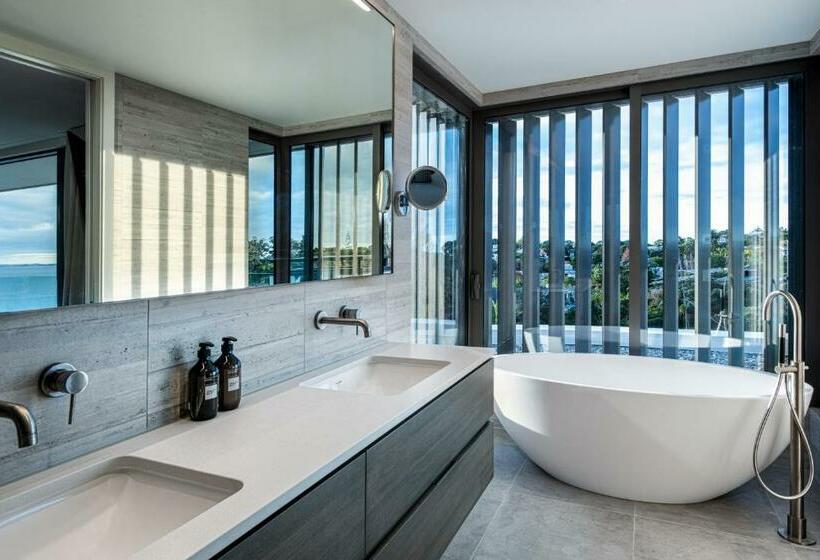 پانسیون Elements Of Castor Bay