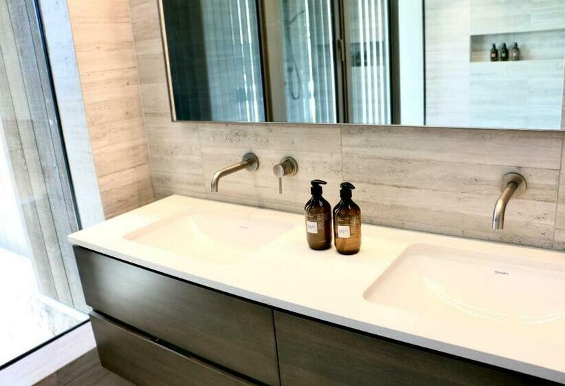 پانسیون Elements Of Castor Bay