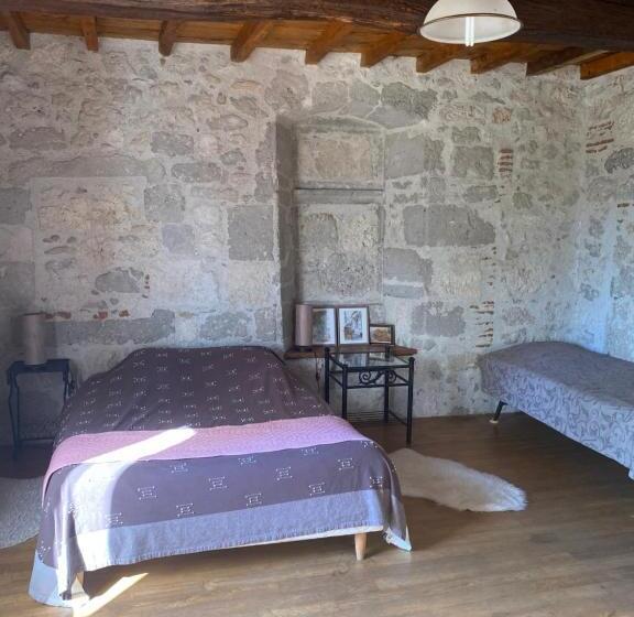 مبيت وإفطار Chez Sophie  Chambres D’hôtes, Gîte Et Gîte équestre