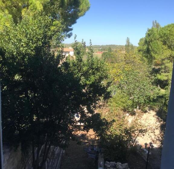 ベッドアンドブレックファースト L Ostalada