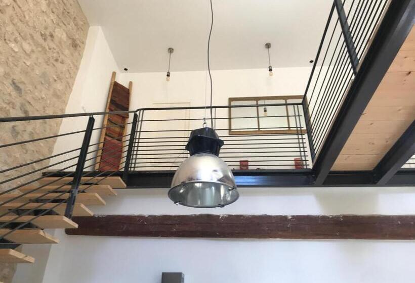 ベッドアンドブレックファースト L Ostalada