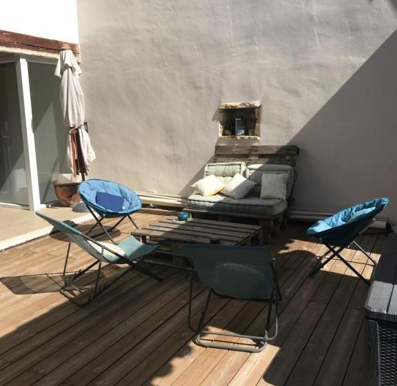 ベッドアンドブレックファースト L Ostalada