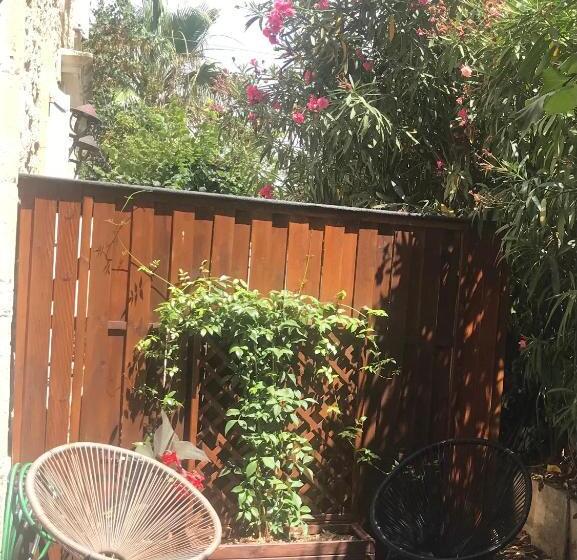 ベッドアンドブレックファースト L Ostalada