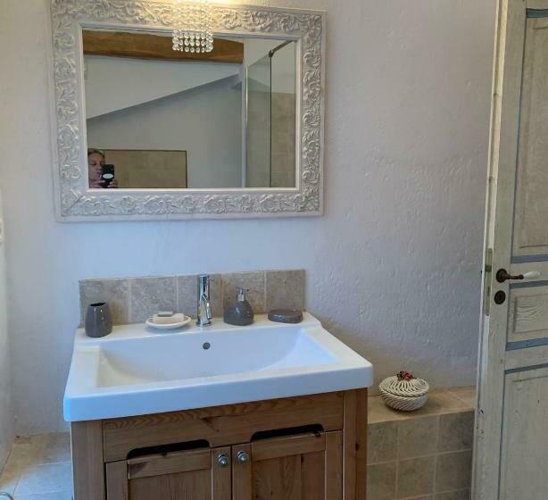 مبيت وإفطار Le Mas Des Roses 1884