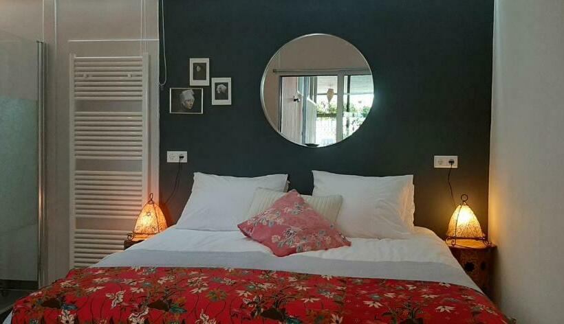 Bed and Breakfast Waterfront Studio