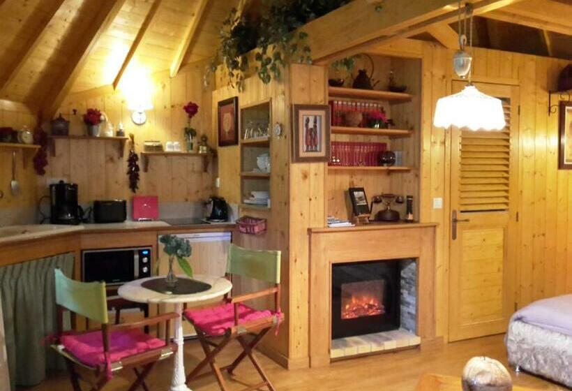 تختخواب و صبحانه La Cabane De Cécile La Hutte