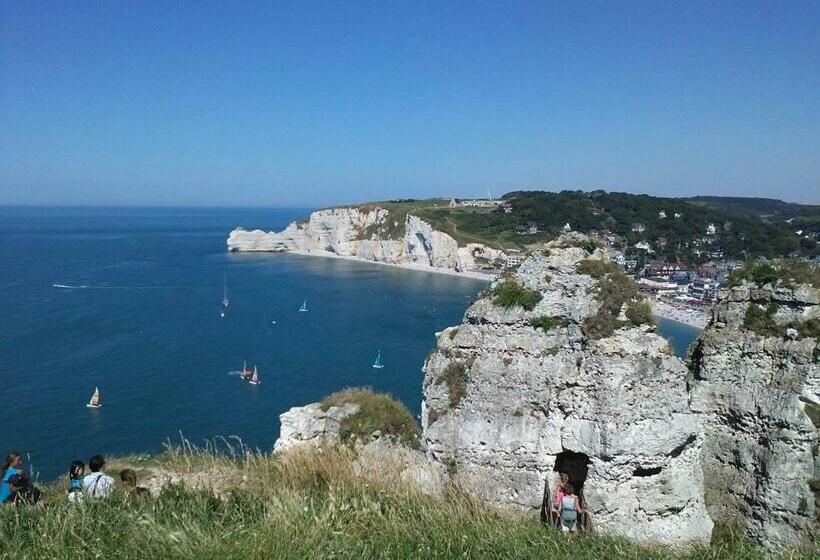 تختخواب و صبحانه La Cabane De Cécile La Hutte