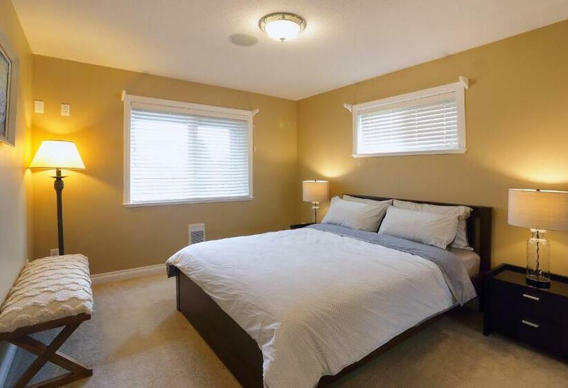 ペンション Lovely J Home  Stunning River View Cozy Two Bedroom Private Suite